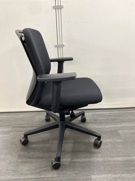 ウチダ 可動肘付クレネチェア