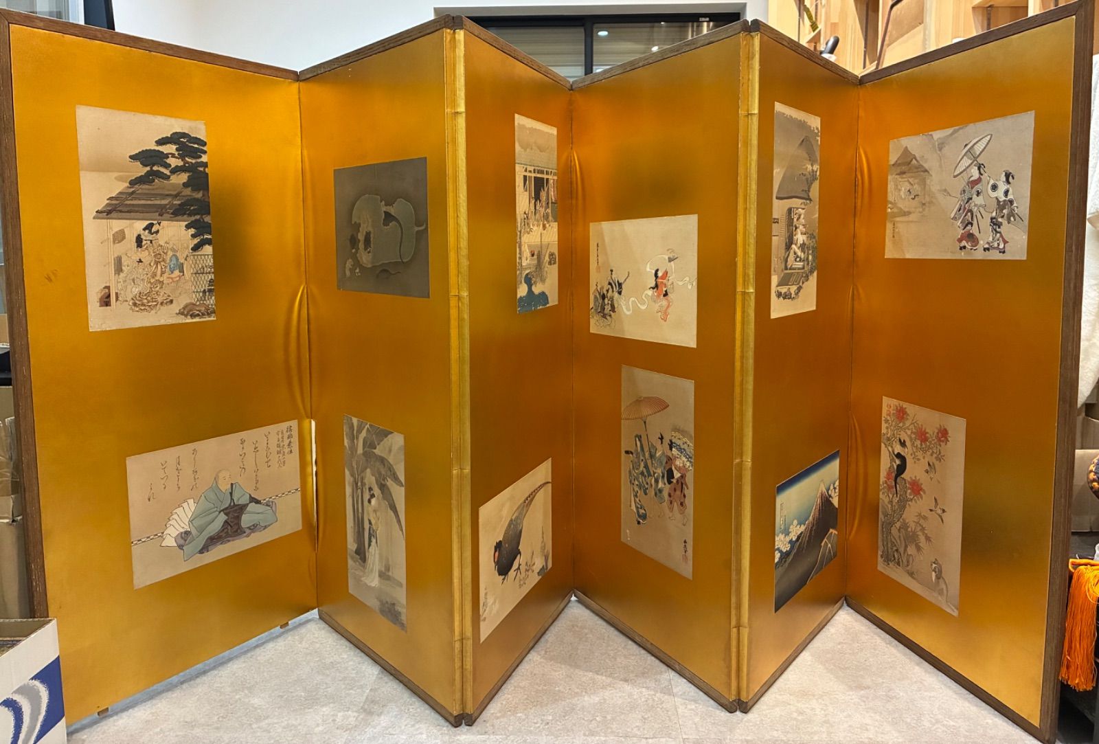 絢爛 金地 六曲屏風 浮世絵風 多図貼込 美人画 人物画中心 骨董