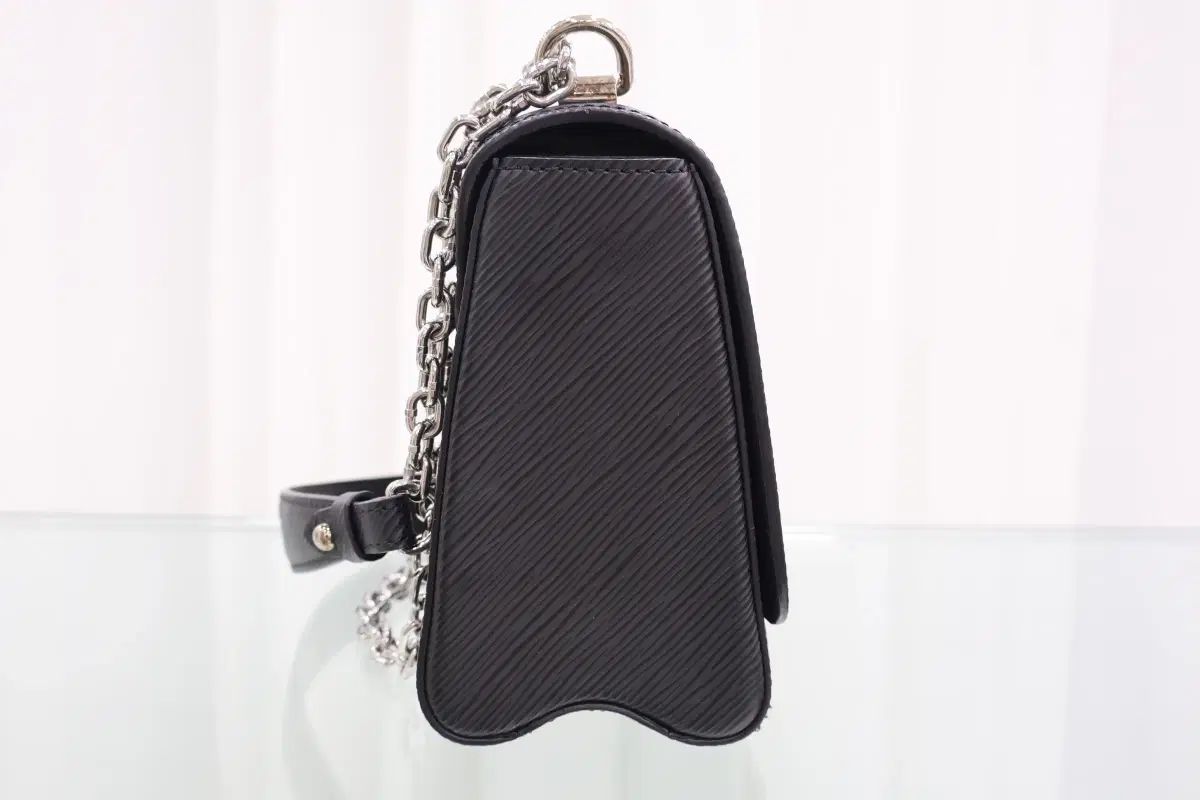 ルイヴィトン エピ ツイスト MM チェーン ショルダーバッグ M50282