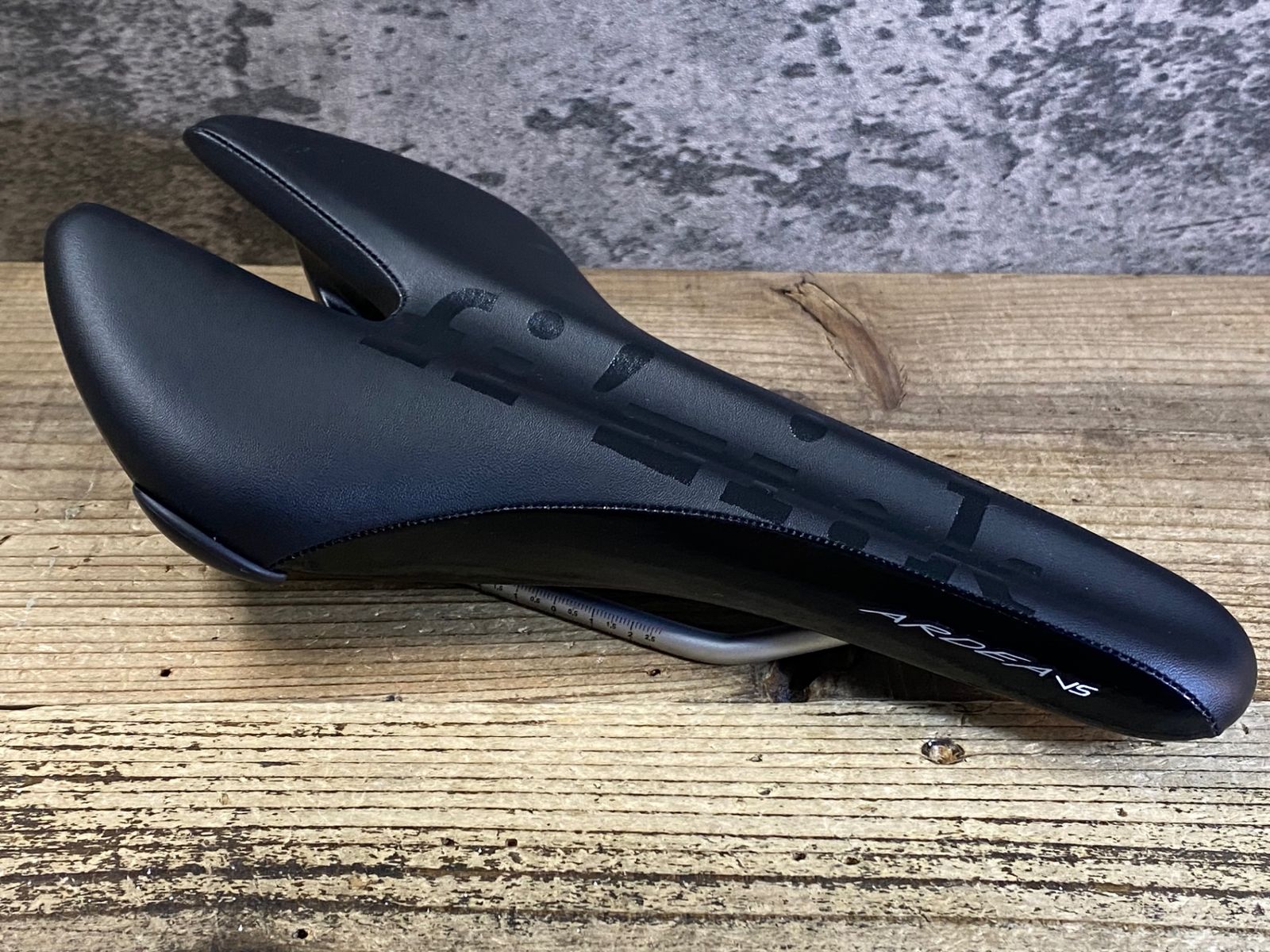 JP349 フィジーク fizik ARDEA VS サドル 黒 142mm S.ALLOY - メルカリ