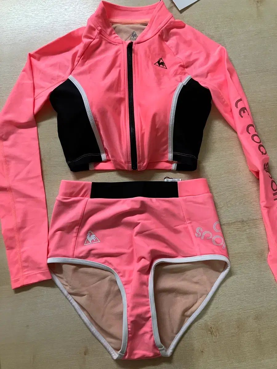 ルコックスポルティフ レディース クロップド ジップアップラッシュガード 三角ショーツ 水着 デサント THE NORTH FACE JOLYN