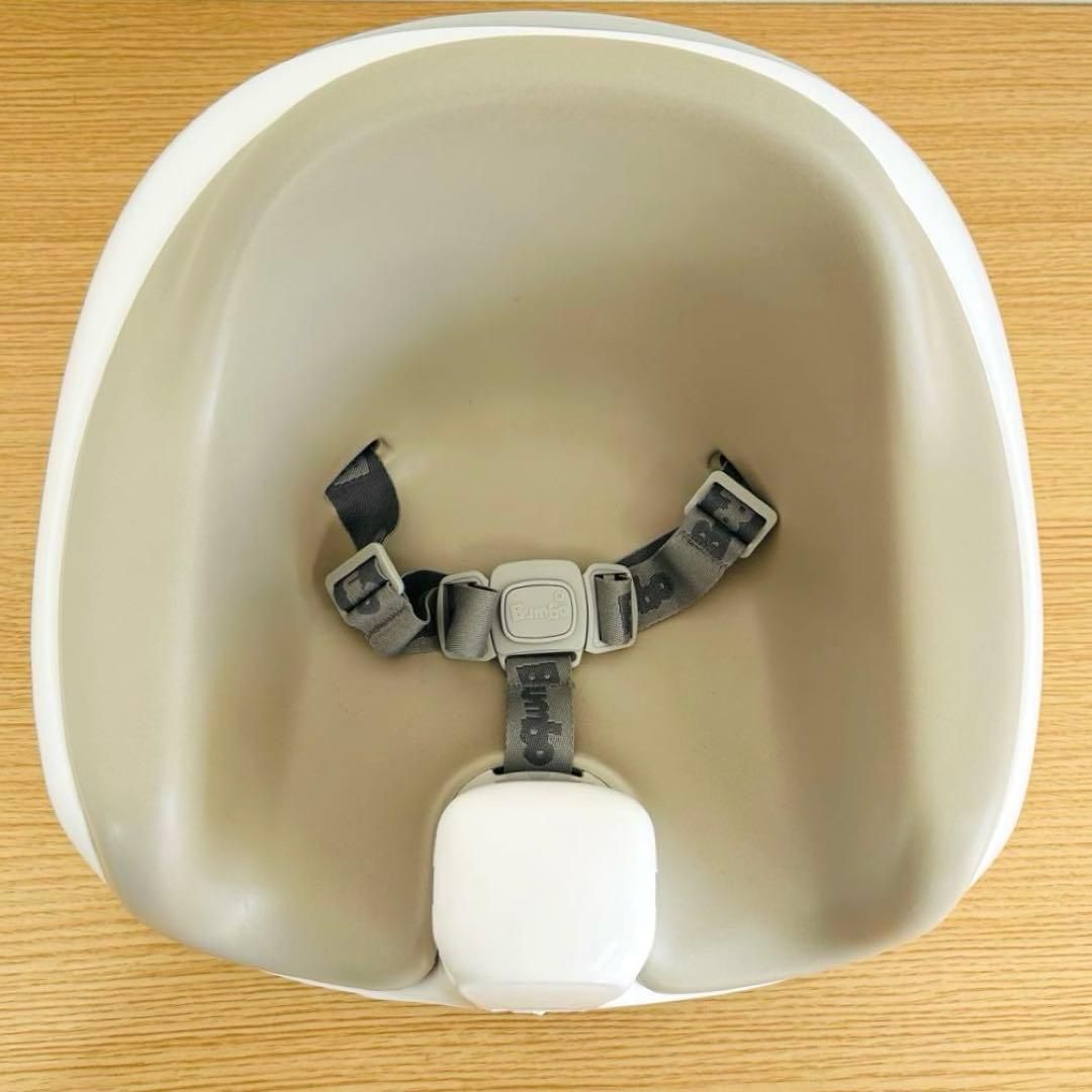 サンドベージュ