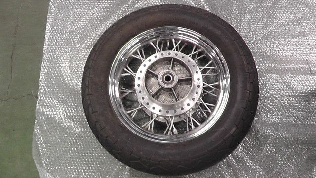 シャドウスラッシャー400 NC 40 の リアホイール タイヤ