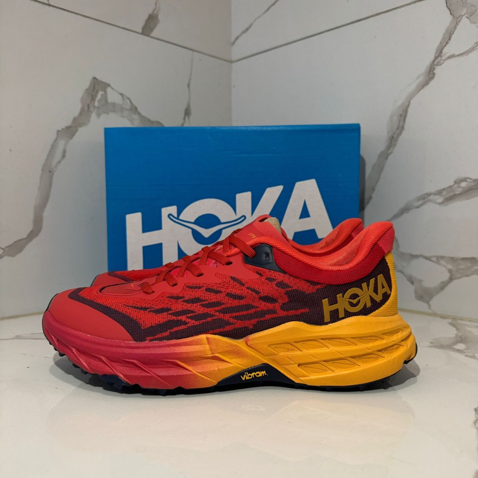 HOKA ONE ONE SPEEDGOAT 5 ホカ オネオネ スニーカー トレイル