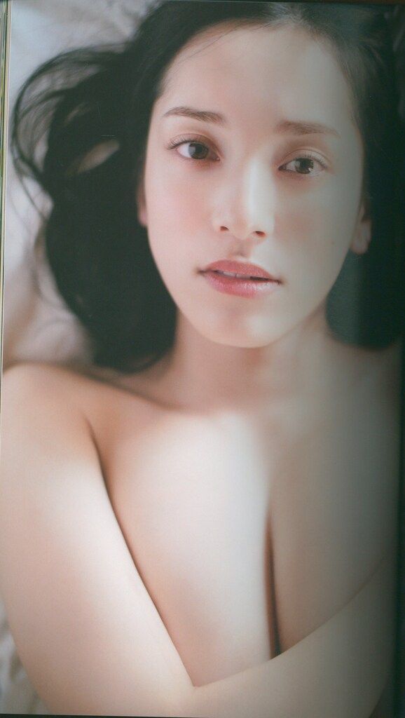 サイン入り 都丸紗也華 10。都丸紗也華4th写真集 - メルカリ