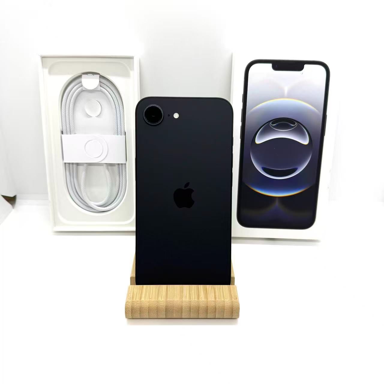 Aランク」SIMフリー iPhone 16e 128GB [ブラック] 本体 電池最大容量