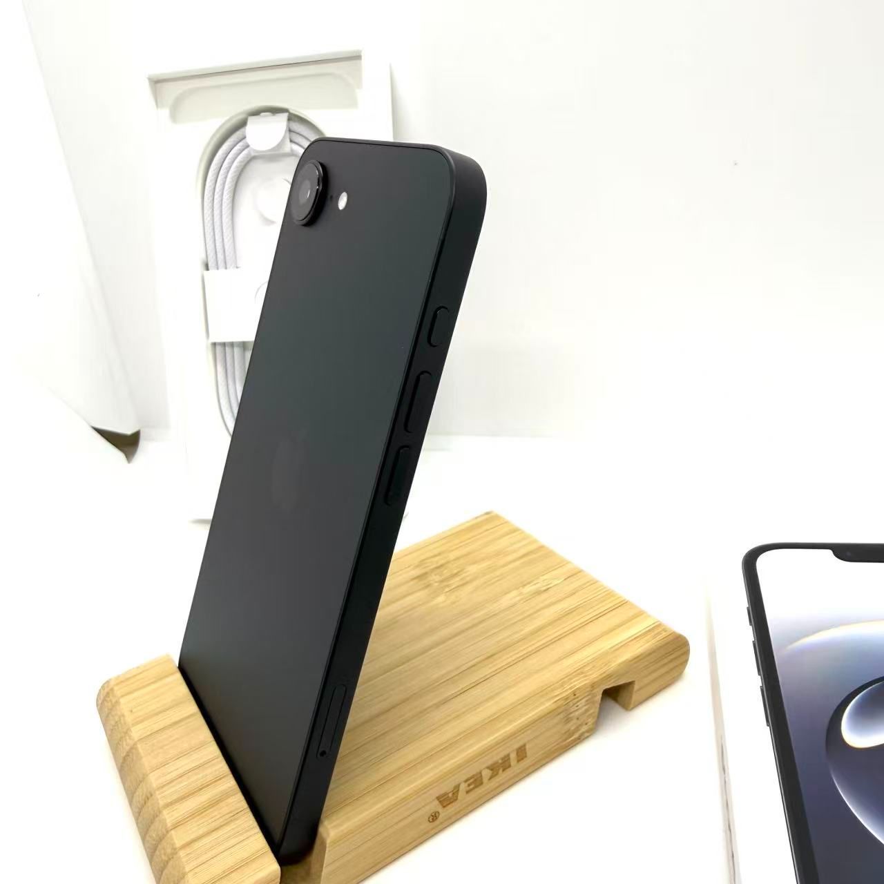 Aランク」SIMフリー iPhone 16e 128GB [ブラック] 本体 電池最大容量