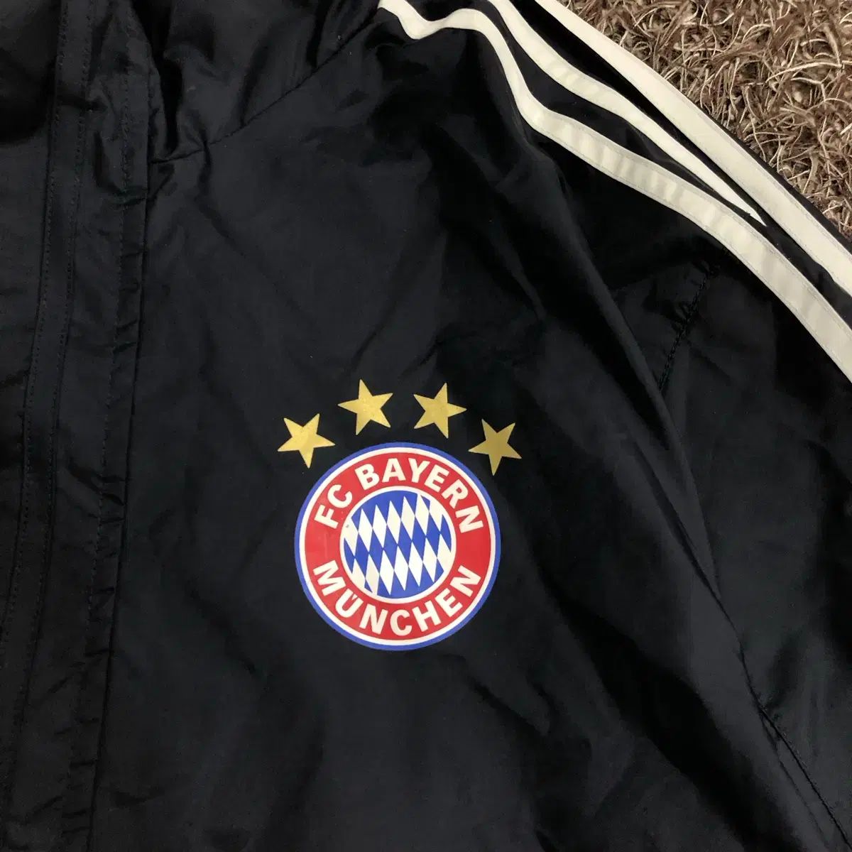 100 アディダス FCバイエルン・ミュンヘン ウィンドブレーカー レイン