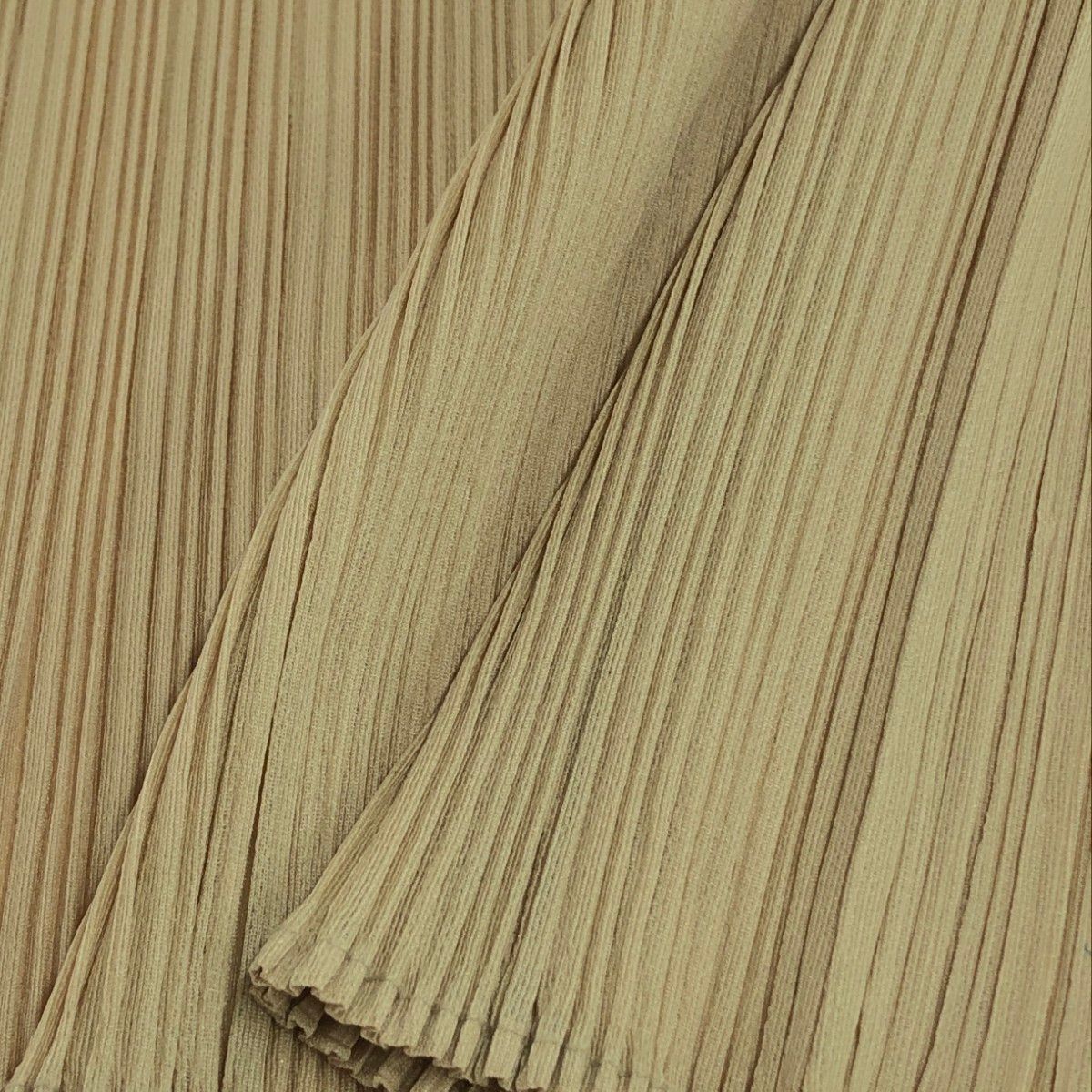 PLEATS PLEASE プリーツプリーズ 半袖カットソー サイズ:3 Vネック PP05-JK004   ベージュ レディース / 240001173681 PLEATS PLEASE ISSEY MIYAKE - PLEATS PLEASE プリーツプリーズ 半袖