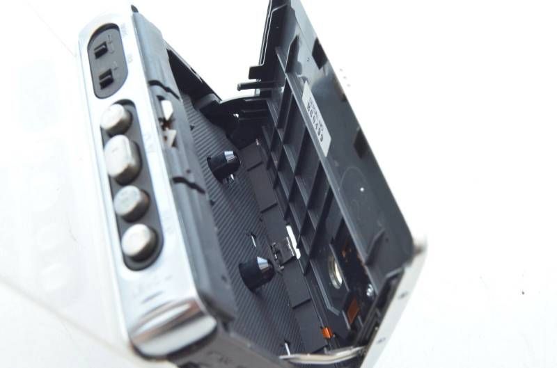  激 ソニー SONY WM MV 1 KissMintモデル ポータブルカセットプレーヤー ウォークマン シルバー カセットプレーヤー ポータブルプレーヤー