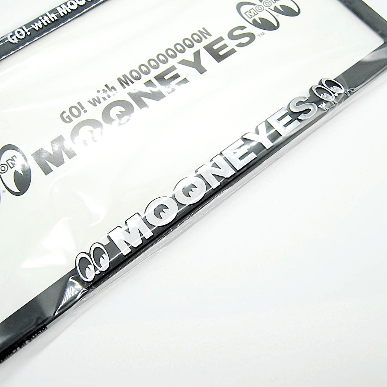Raised MOONEYES ロゴ スキニー ライセンスフレーム 2枚セット 