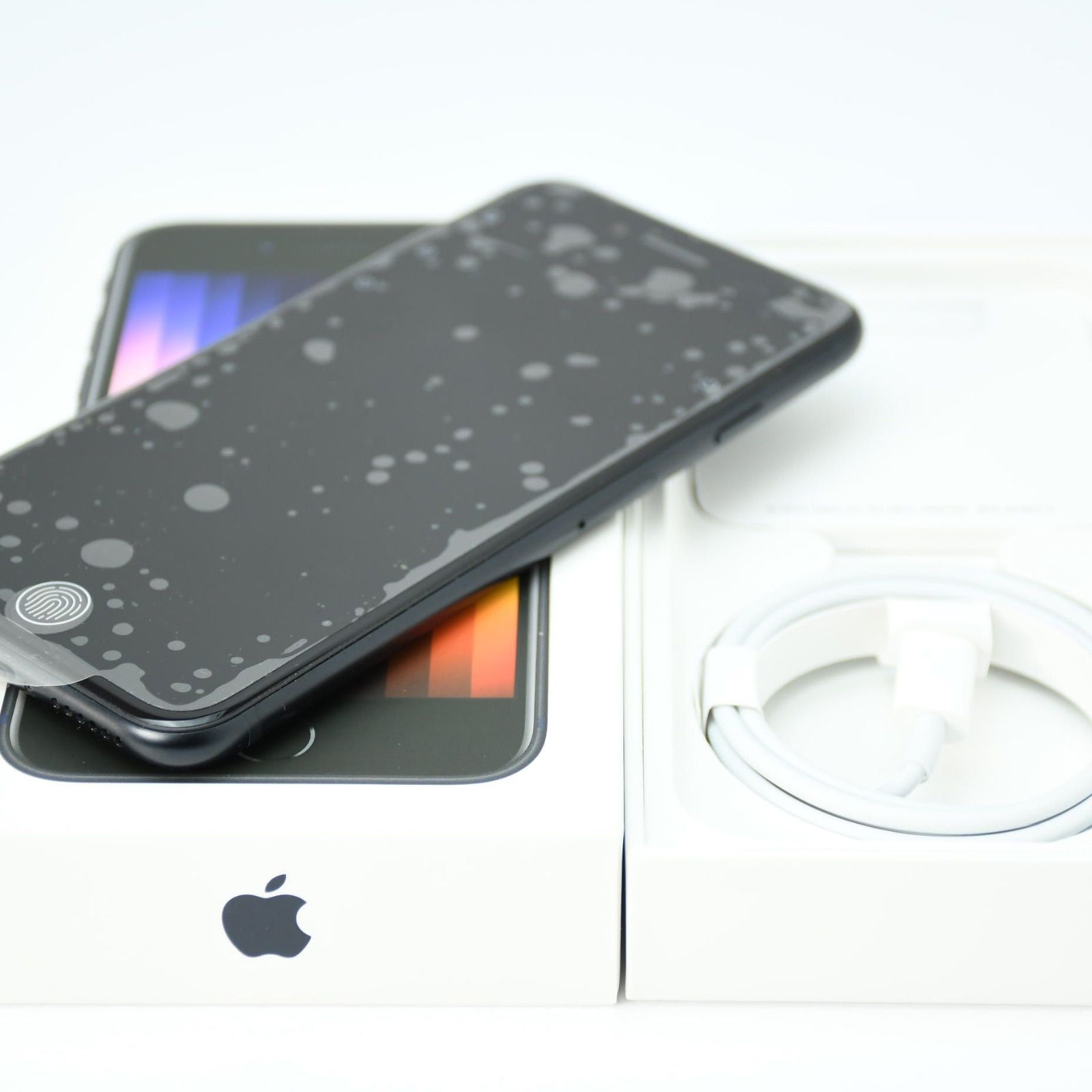 美品＊純正バッテリー88%】SIMフリー iPhoneSE 第3世代 64GB