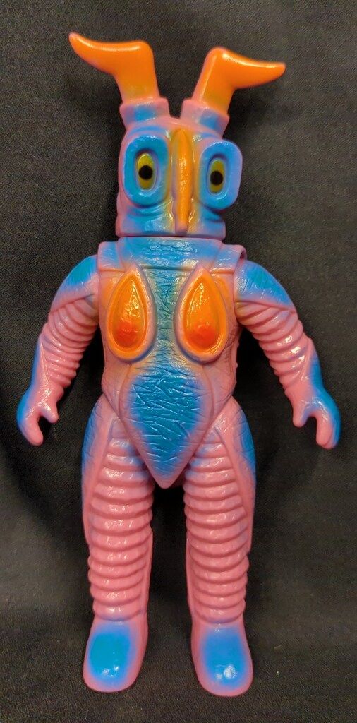 ブルマァク 復刻版怪獣シリーズ ウルトラマン ゼットン ピンク成型/青