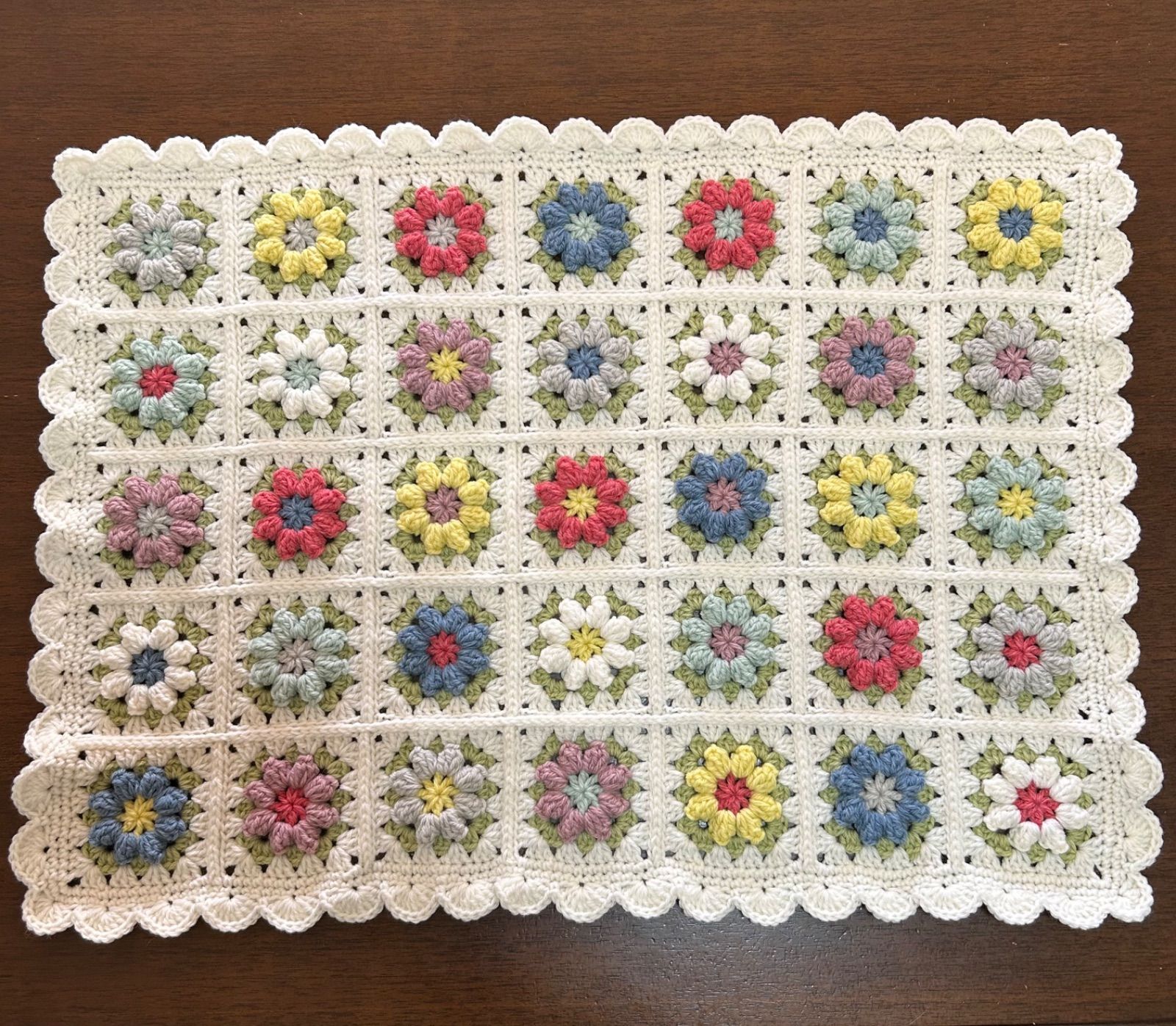 ぷっくりお花 マルチカバー ミニブランケット 膝掛け モチーフ編み