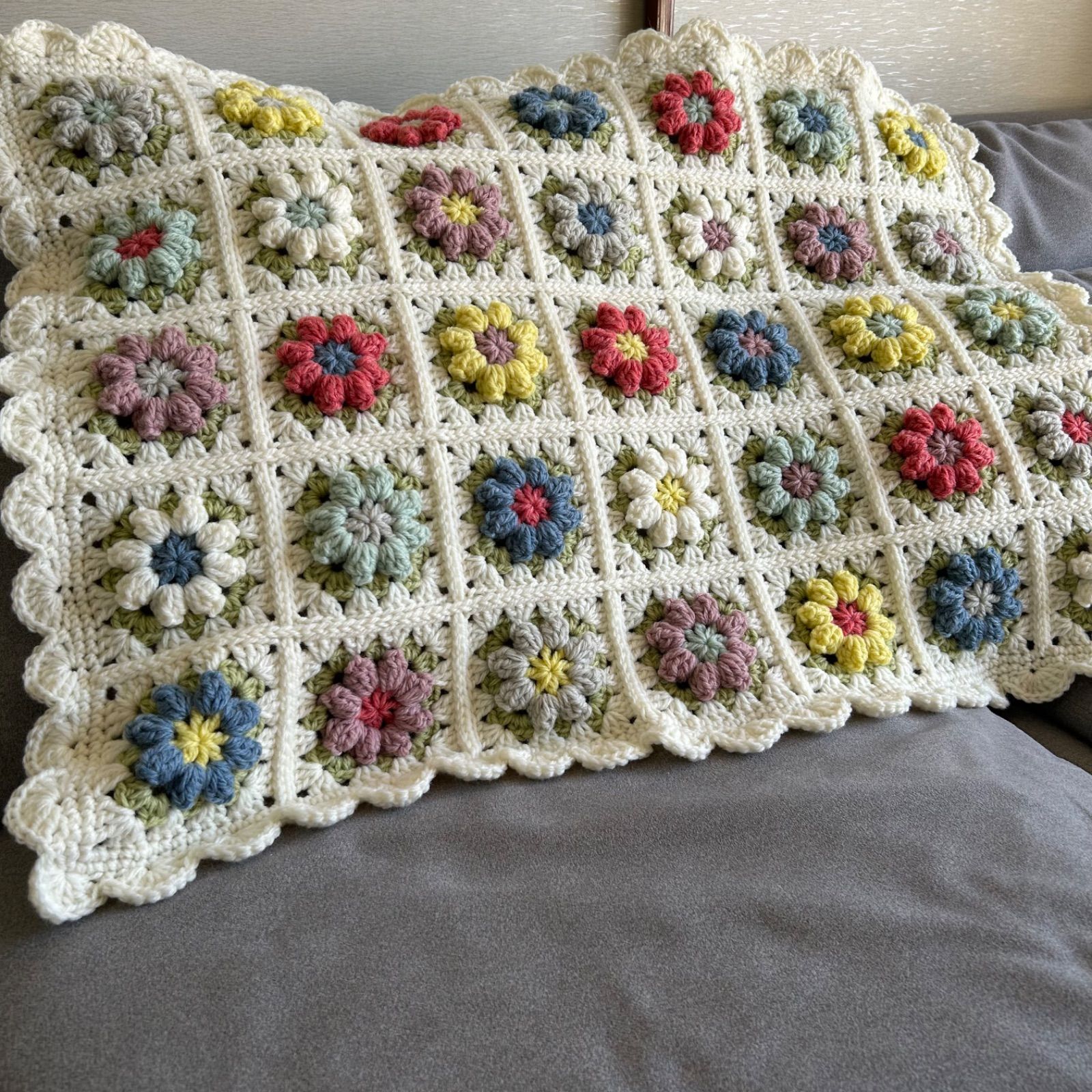 ぷっくりお花 マルチカバー ミニブランケット 膝掛け モチーフ編み