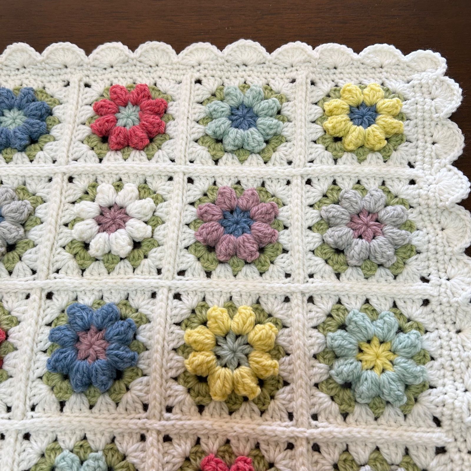 ぷっくりお花 マルチカバー ミニブランケット 膝掛け モチーフ編み