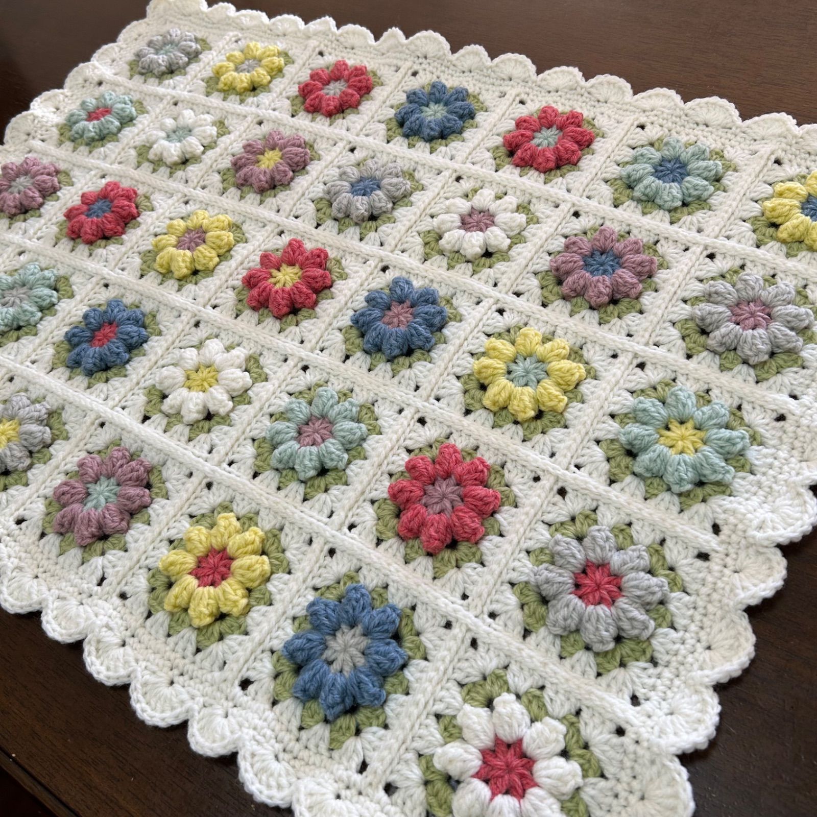 ぷっくりお花 マルチカバー ミニブランケット 膝掛け モチーフ編み