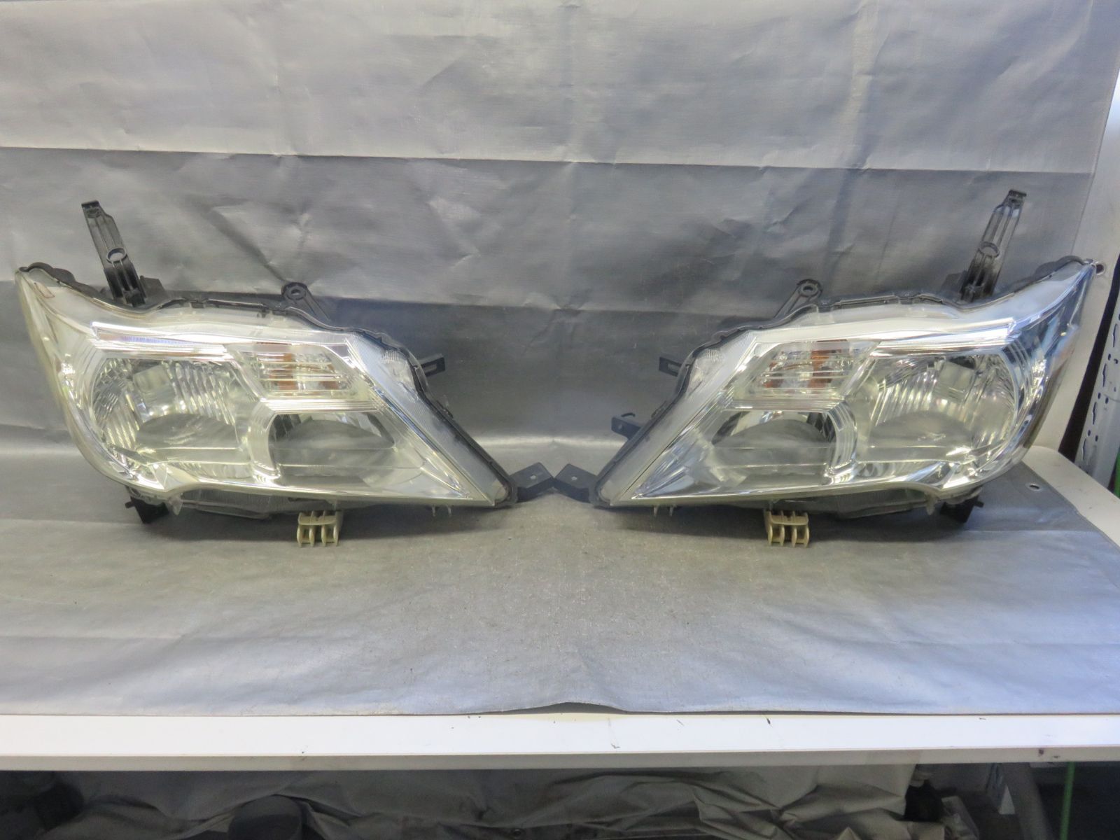 ☆STD7968/点灯OK 日産 C26 NC26 HC26 FC26 セレナ 純正 HID ヘッド