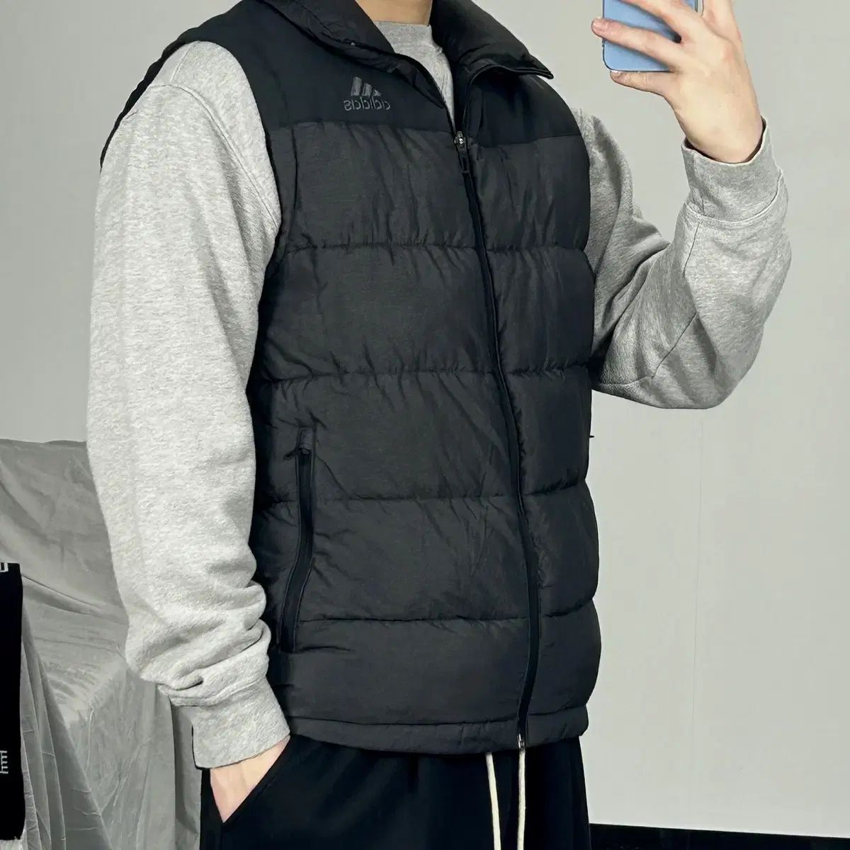 adidas ダウンベスト Ｌグレー！　試着のみ！美品！ アディダス オールドスクール グレー ダウン ベスト - メルカリ