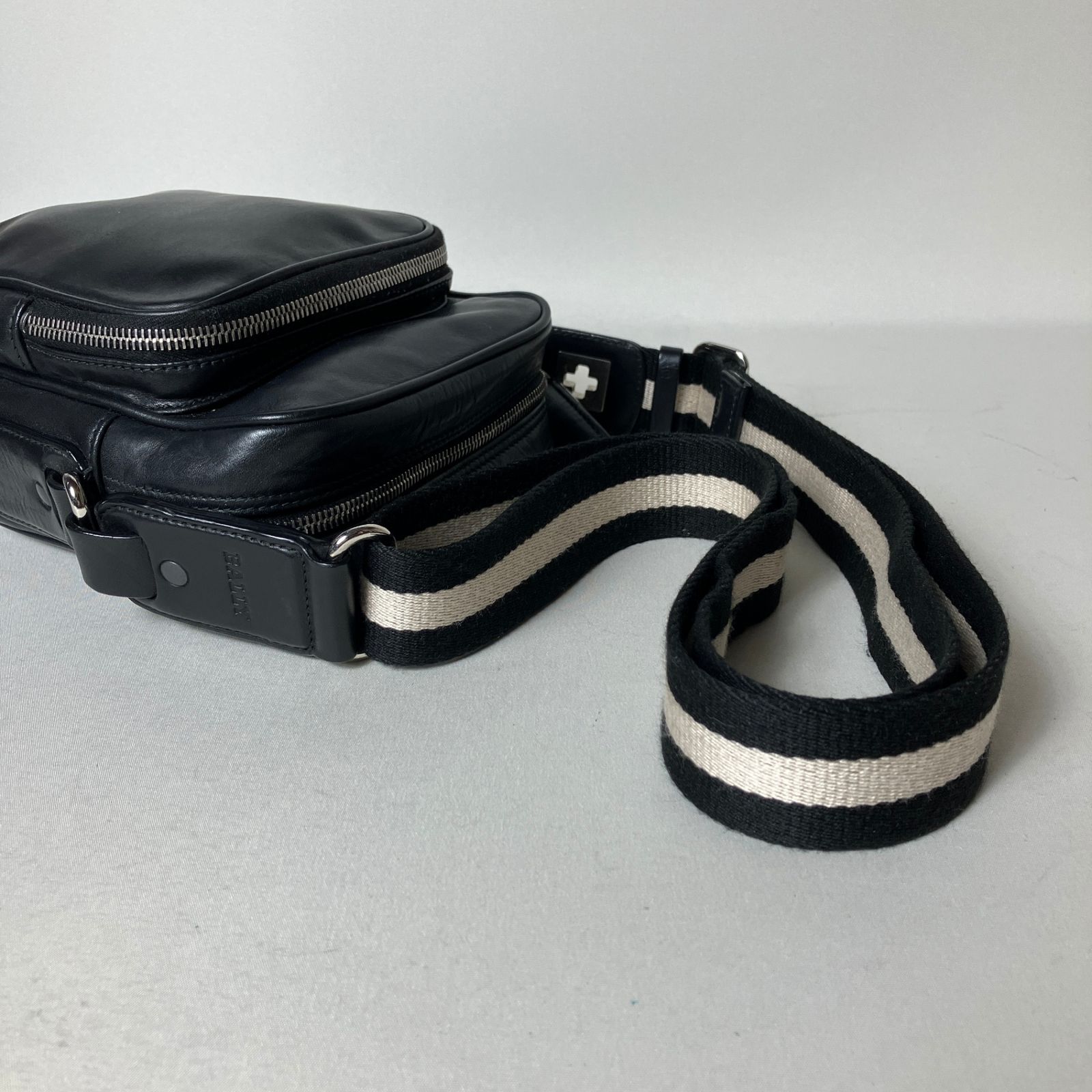 ショルダーバッグ