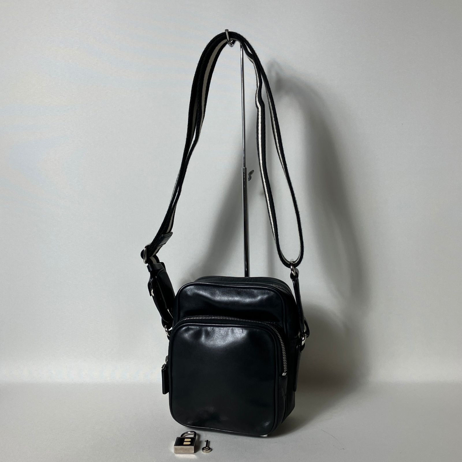 2511-180｜ ｜バリー ショルダーバッグ レザー ブラック