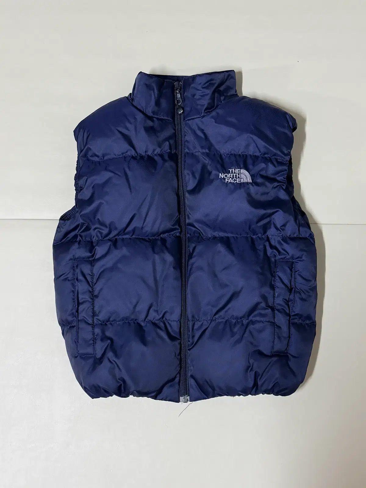 定番人気，最新作 THE NORTH FACE ザノースフェイス キッズ ダウン ベスト 8歳 カーディガン
