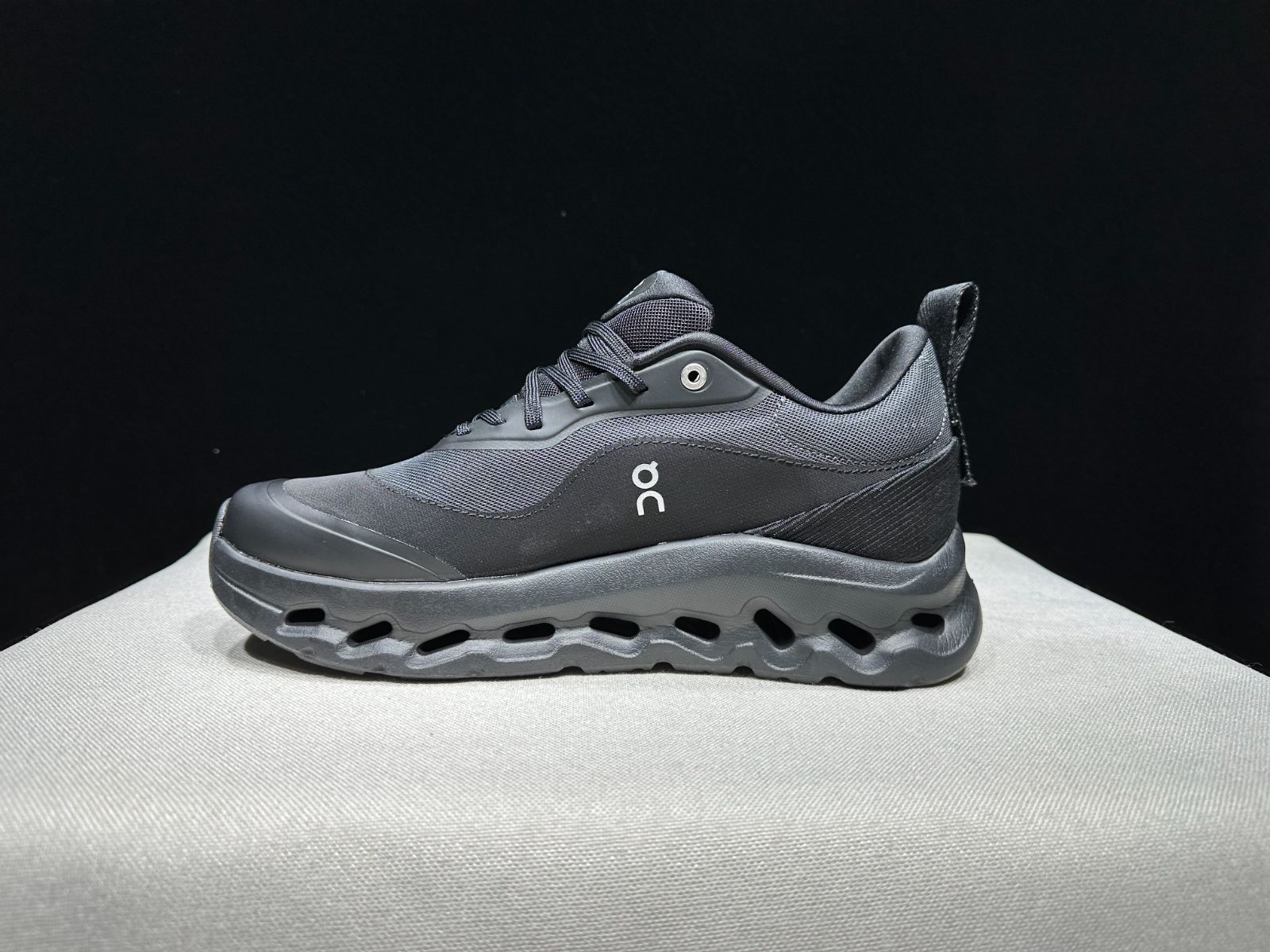 ブラック LOEWE On Cloudtilt 2 0 ロエベ オン ランニングシューズ ランシュー ロード マラソン トレーニング スポーツ スニーカー 厚底 並行輸入品