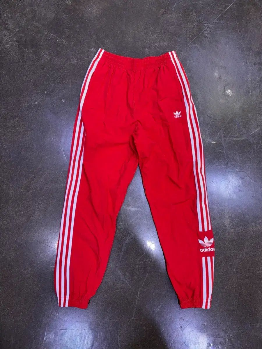 アディダス オリジナル 3本線 ロックアップ トラックパンツ レッド L