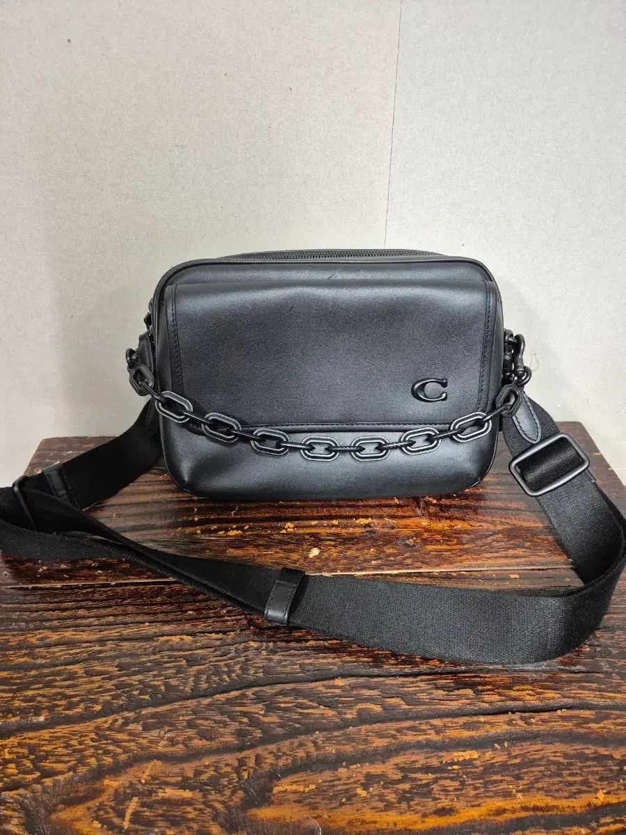 Coach コーチ チャーター フラップ クロスボディーバッグ 24