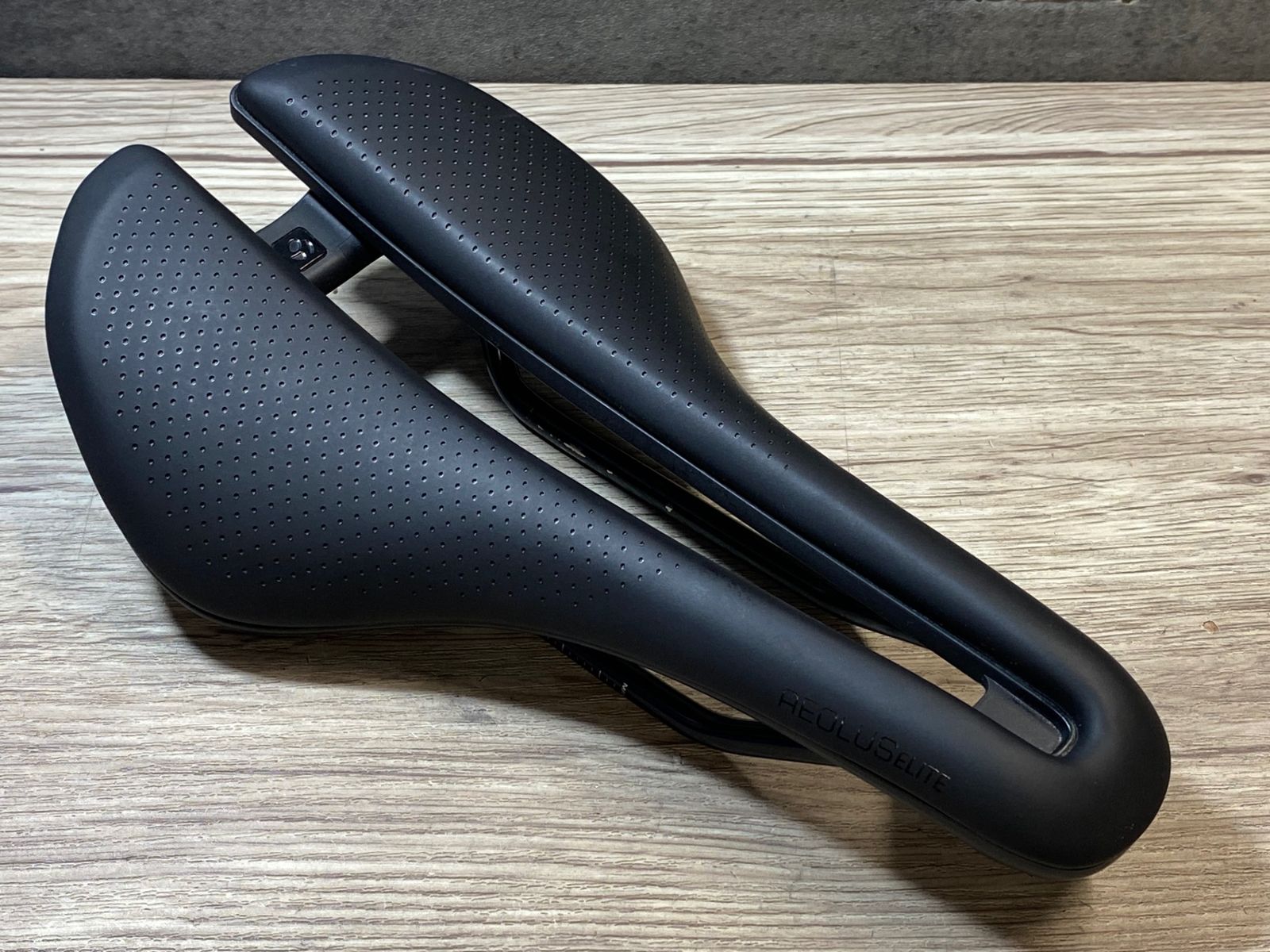 美品 ボントレガー アイオロス エリート サドル145mm JQ112 ボントレガー BONTRAGER アイオロス エリート AEOLUS ELITE