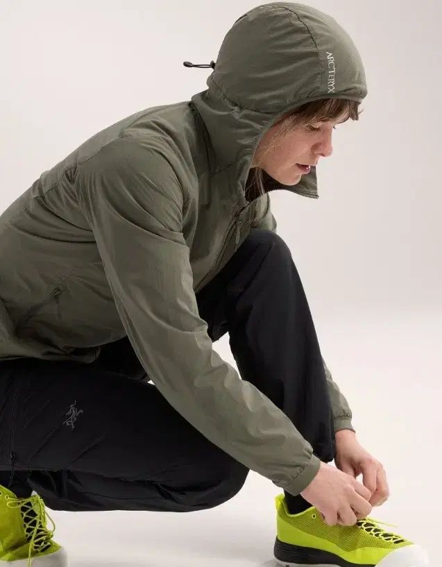 ライトウェイト フーディ