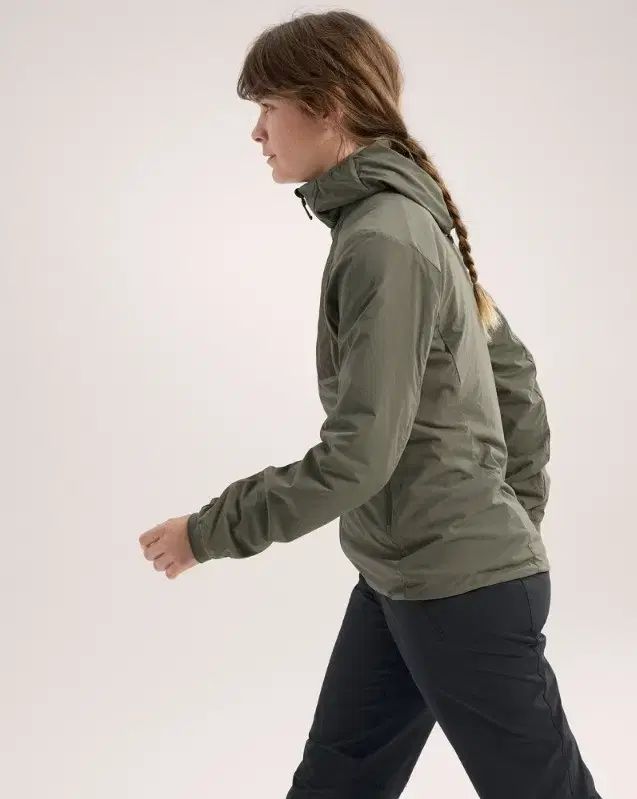 ライトウェイト フーディ