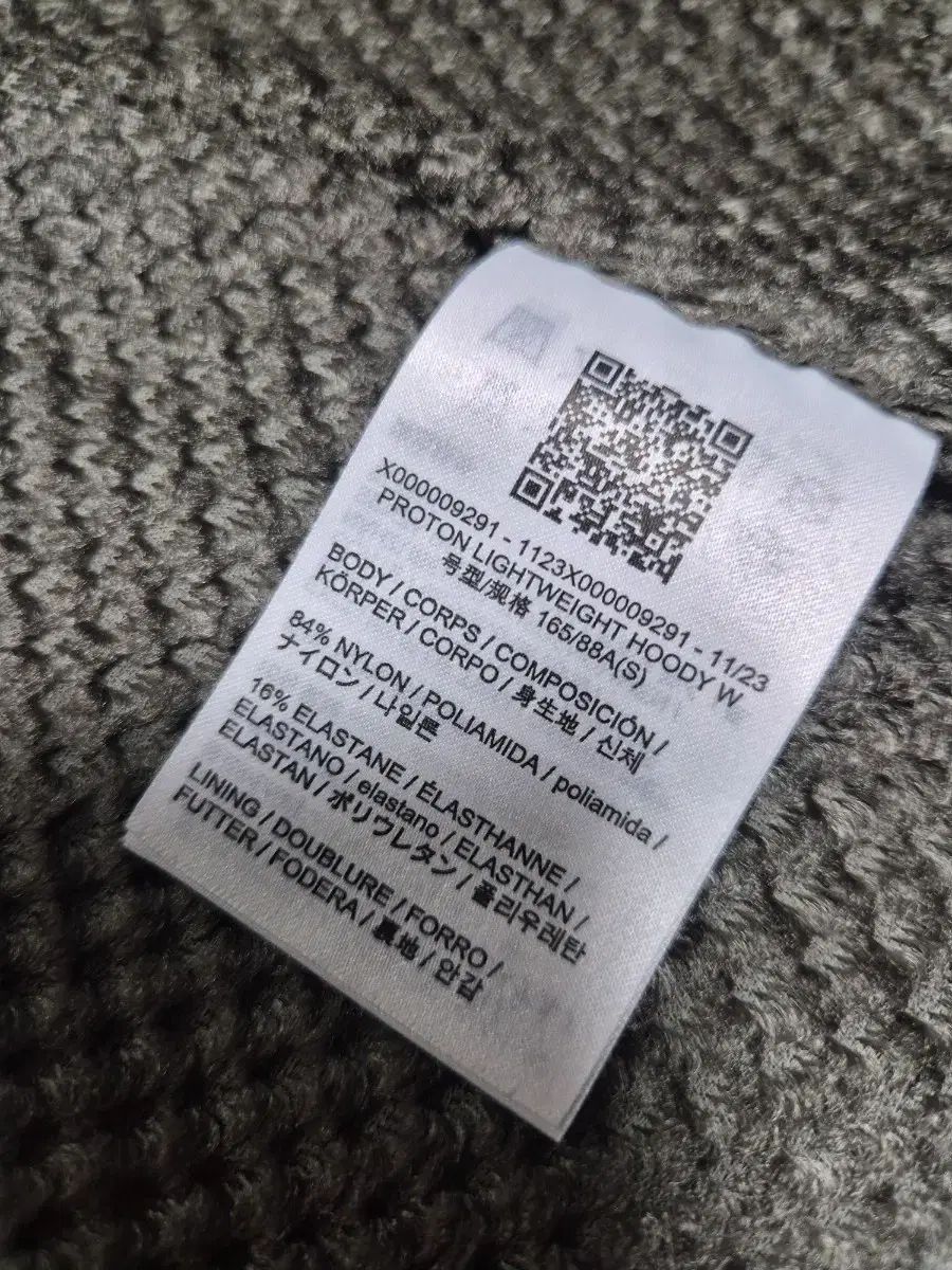 ライトウェイト フーディ