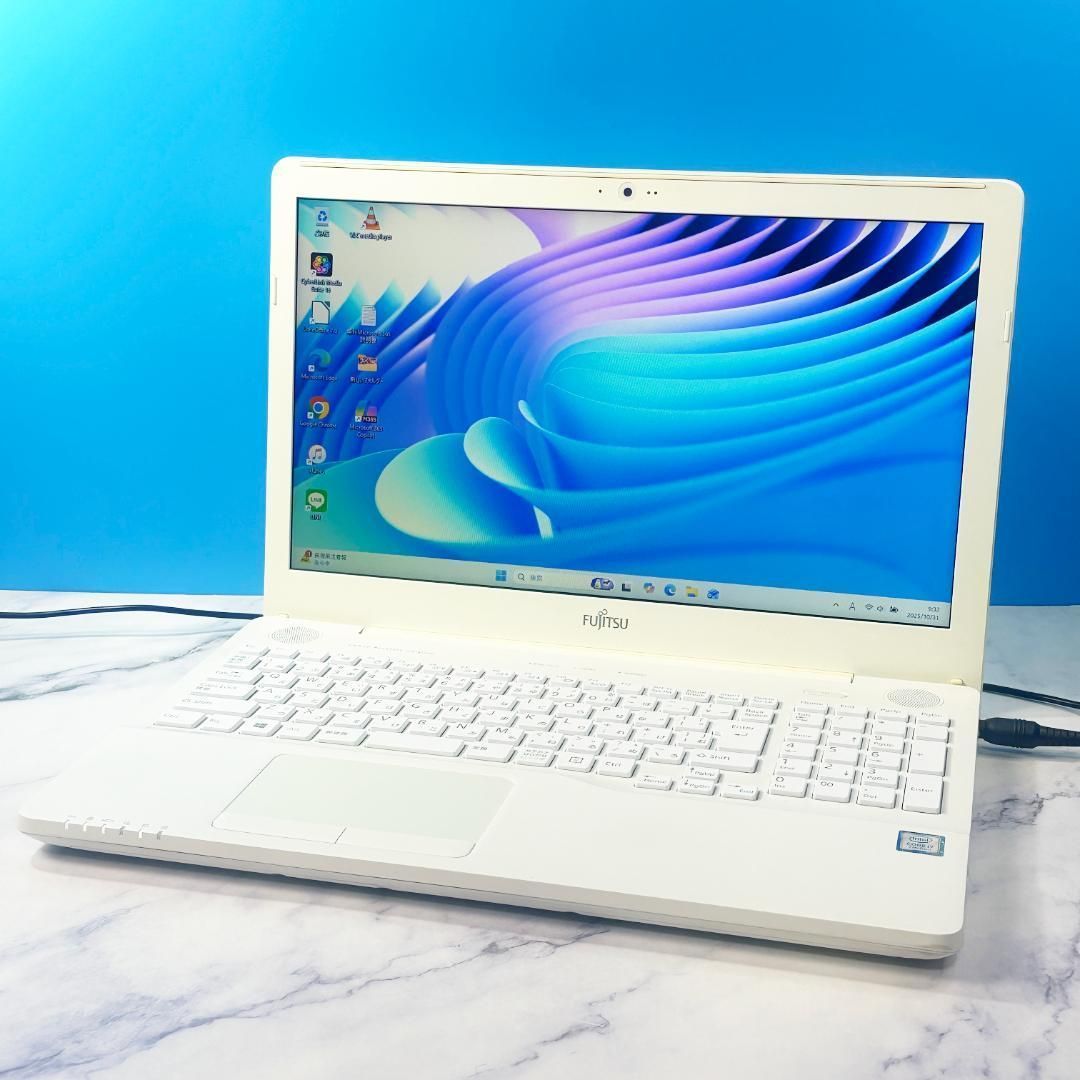 Corei7・16GB・SSD・DVDマルチ・Windows11・ホワイトノートパソコン