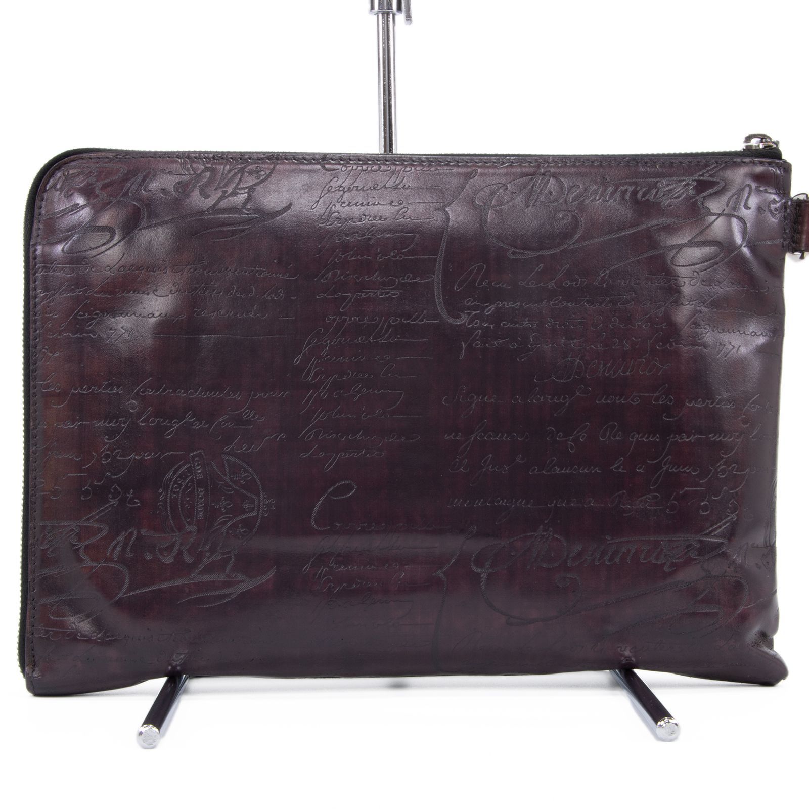 ベルルッティ クラッチバッグ セカンドバッグ メンズ ヴェネチアレザー ニノGM バーガンディー 珍しい パティーヌ 文字 カリグラフィ ロゴ マーク 本革 レザー シルバー金具 ハイブランド おしゃれ 鞄 バック A 860