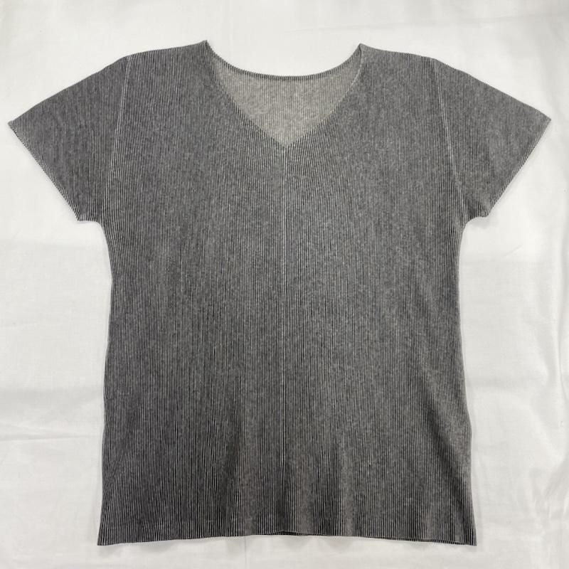 プリーツプリーズ ISSEY MIYAKE イッセイミヤケ Tシャツ プリーツ V