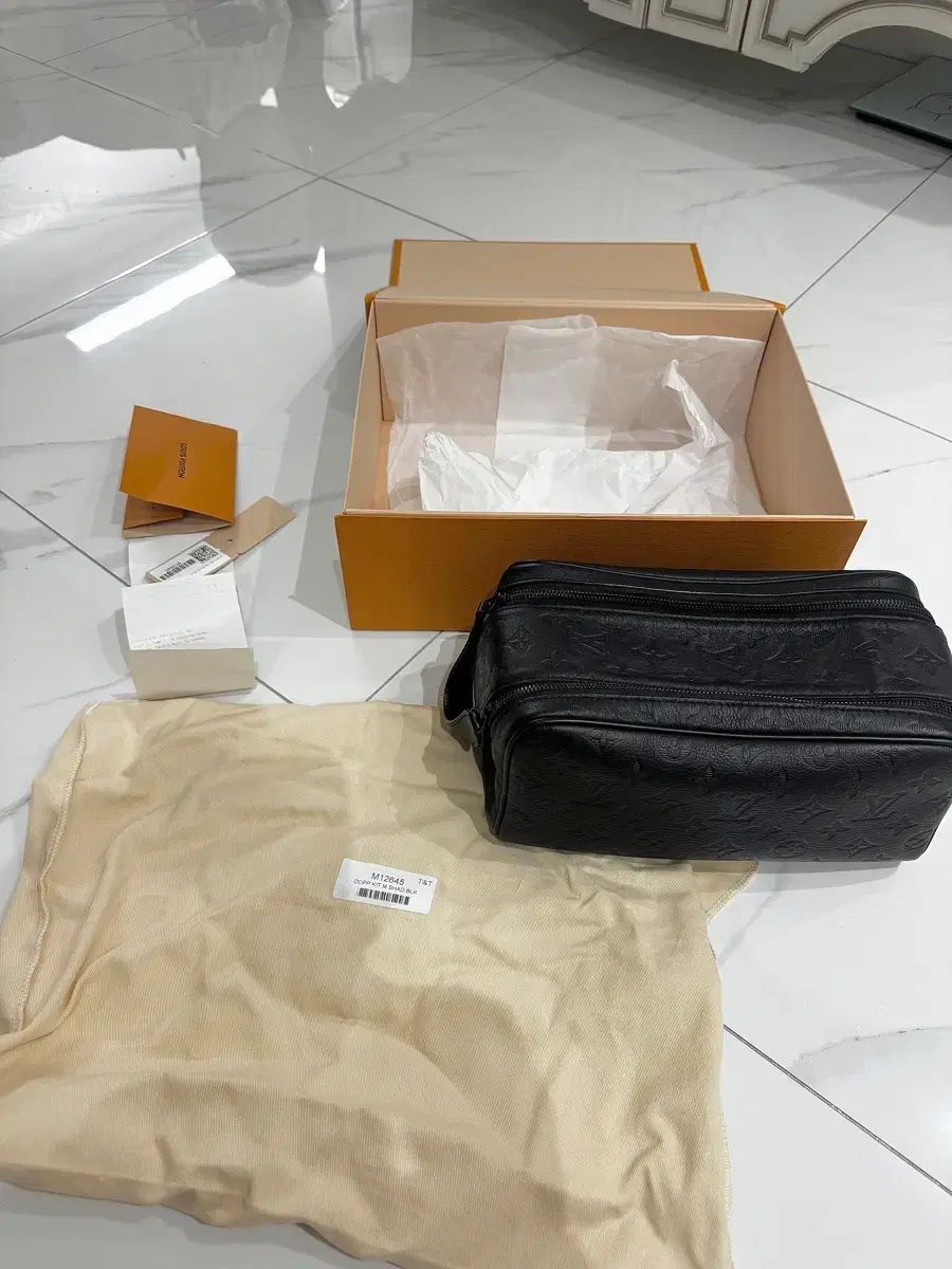 Louis Vuitton シャドウ ドップキット