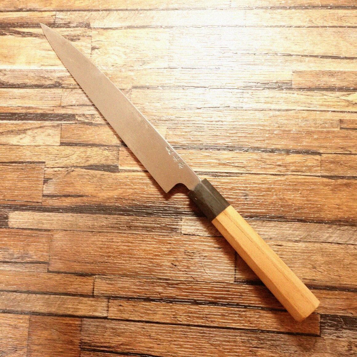 團十郎 柳刃包丁 研ぎ済 水牛八角柄 半鏡面仕上げ 刺身包丁 安来鋼 青