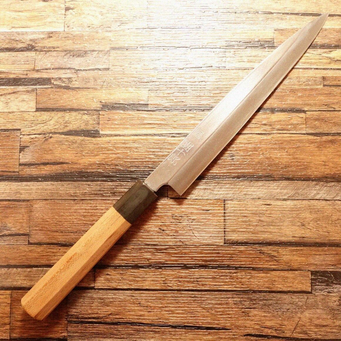 團十郎 柳刃包丁 研ぎ済 水牛八角柄 半鏡面仕上げ 刺身包丁 安来鋼 青