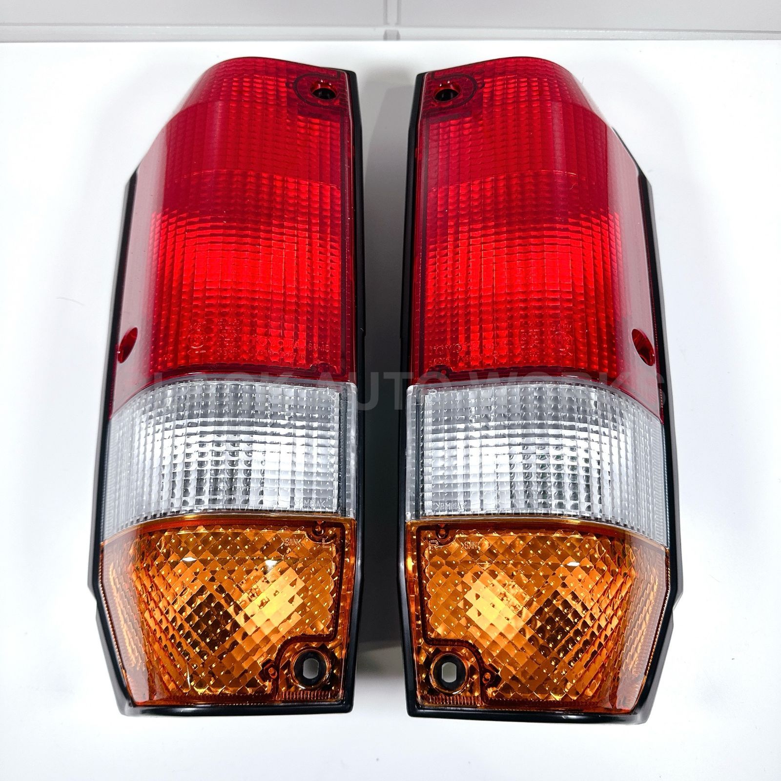 ランドクルーザー70 HZJ77 純正テールランプ ランクル77 トヨタ純正品】ランクル70 テールランプ 左右セット ブレーキ 再再販