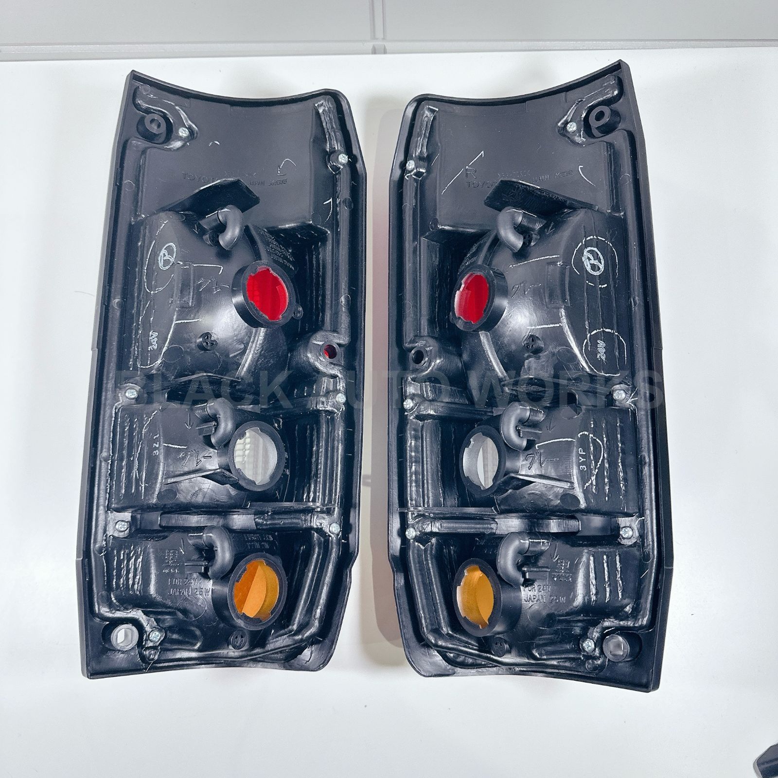 トヨタ純正品】ランクル70 テールランプ 左右セット ブレーキ 再再販