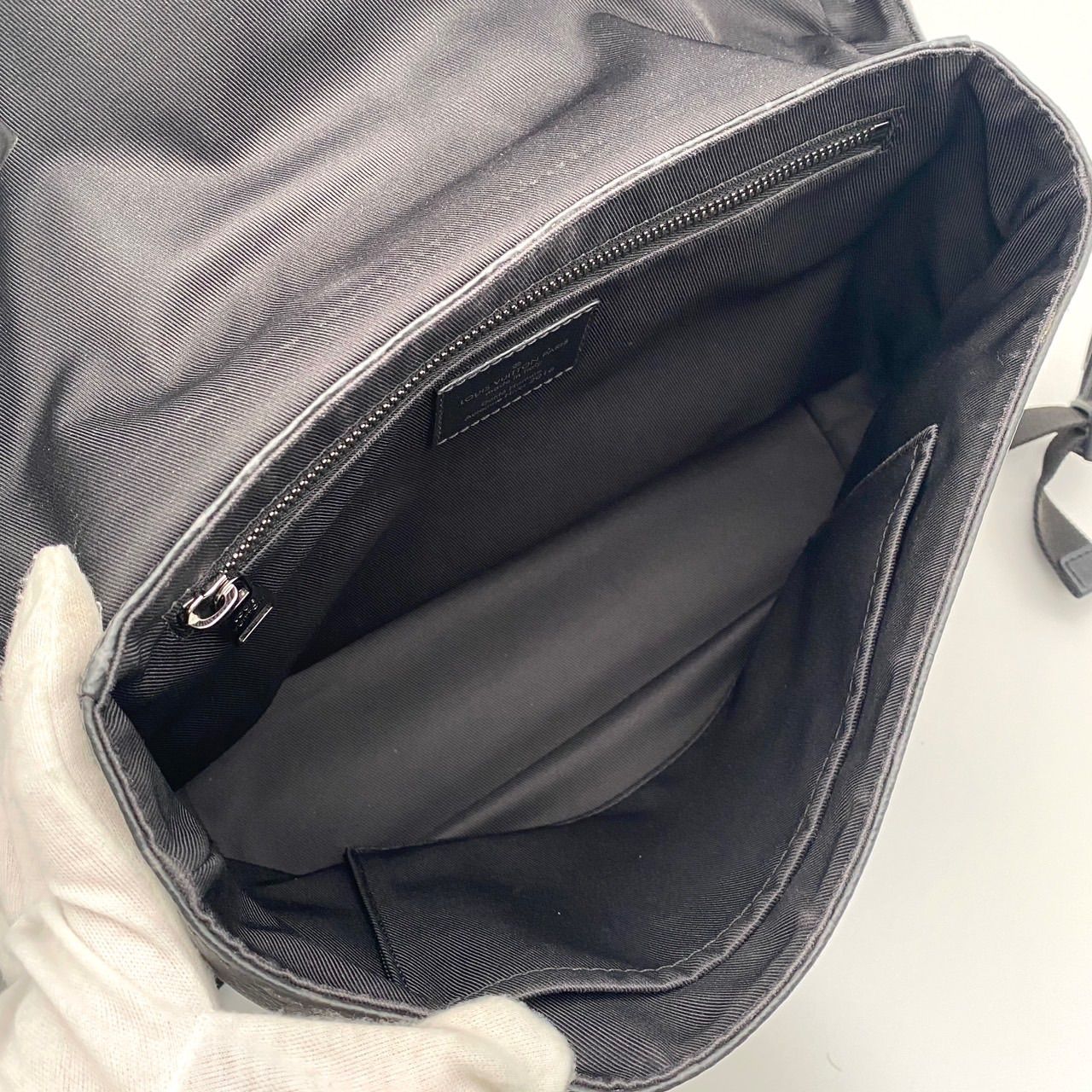 ルイヴィトン モノグラム エクリプス メッセンジャー ヴォワヤージュPM