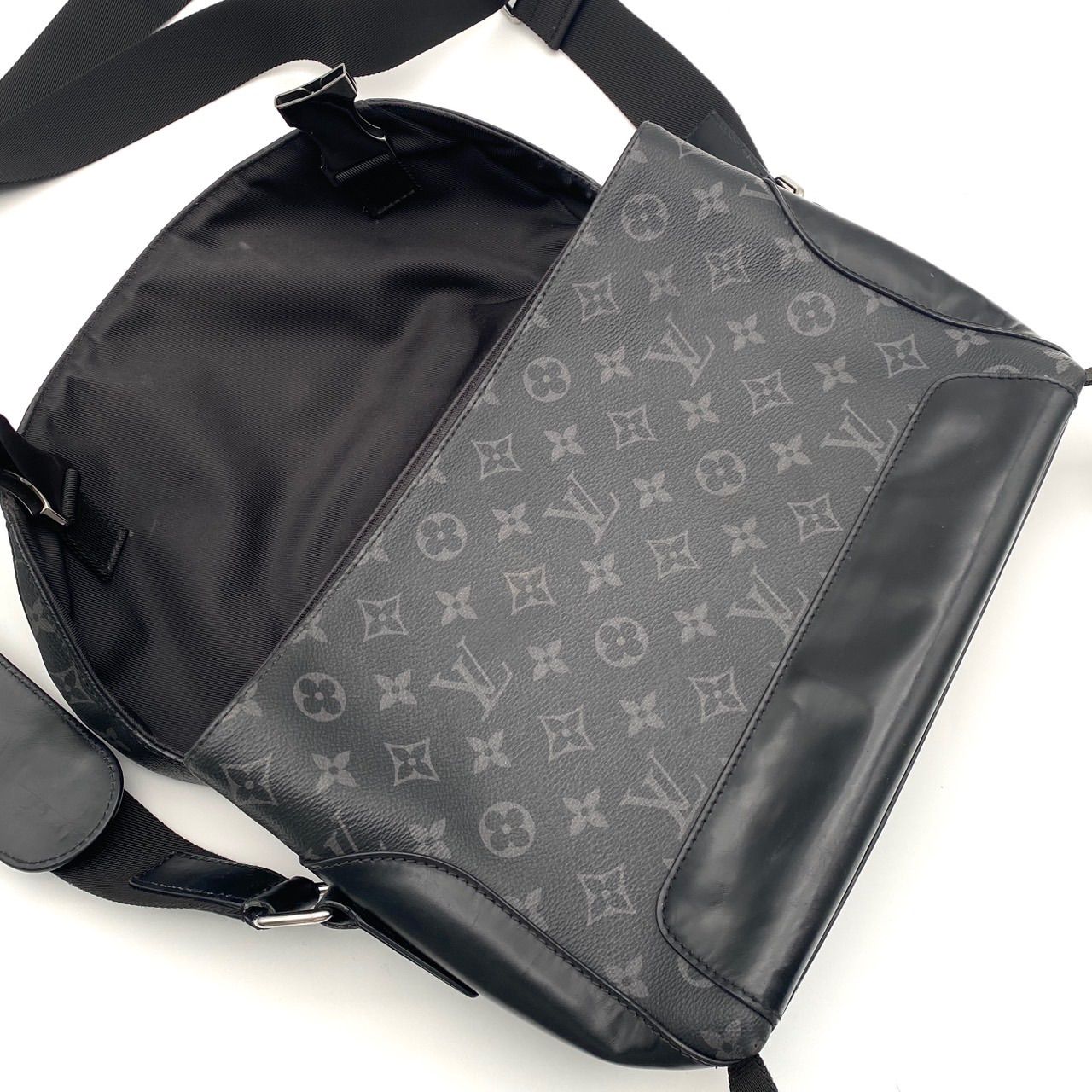 ルイヴィトン エクリプス メッセンジャーヴォワヤージュPM 黒 バッグ ルイヴィトン モノグラム エクリプス メッセンジャー ヴォワヤージュPM