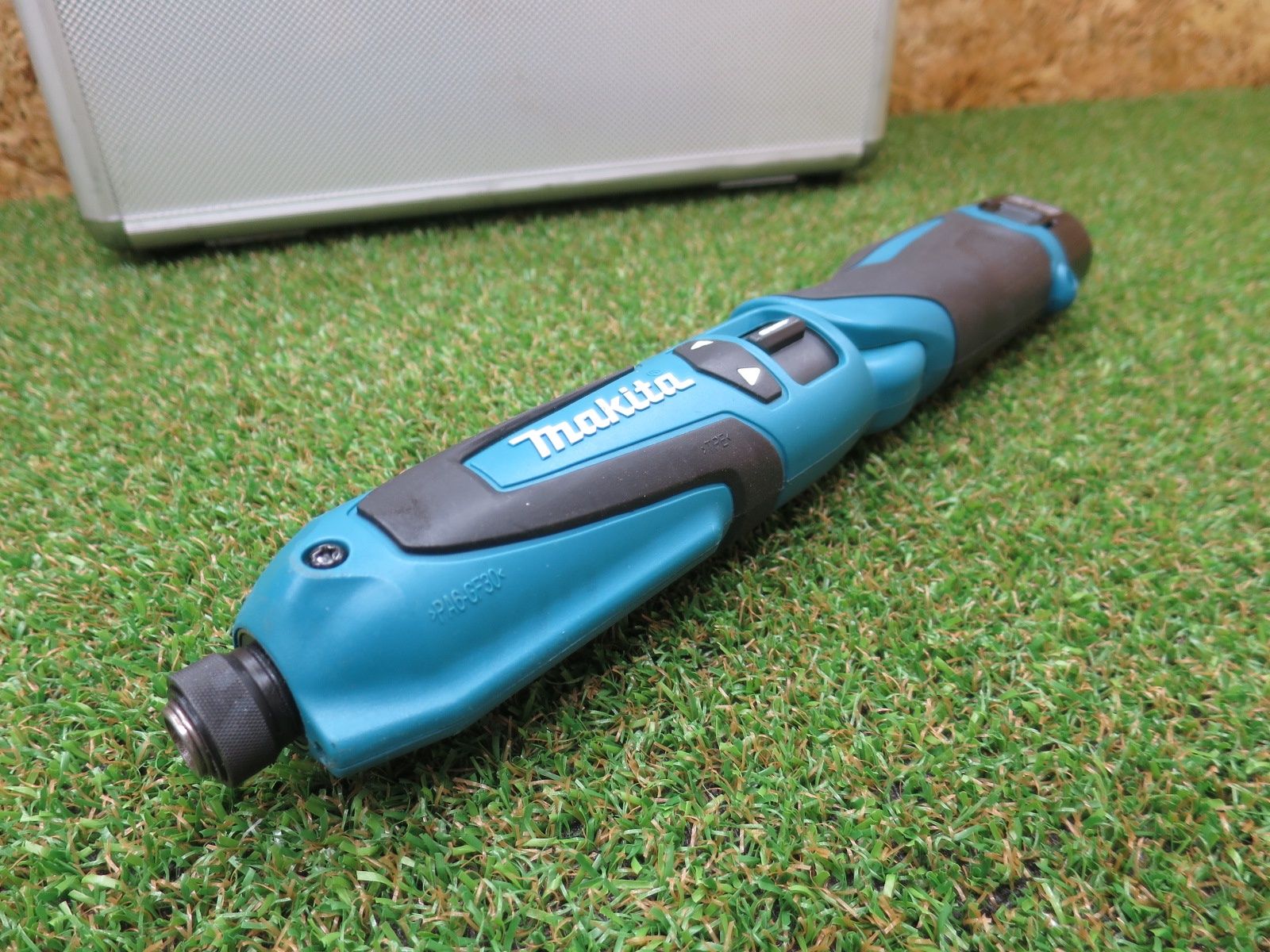 マキタ makita ペン インパクトドライバー TD 021 D