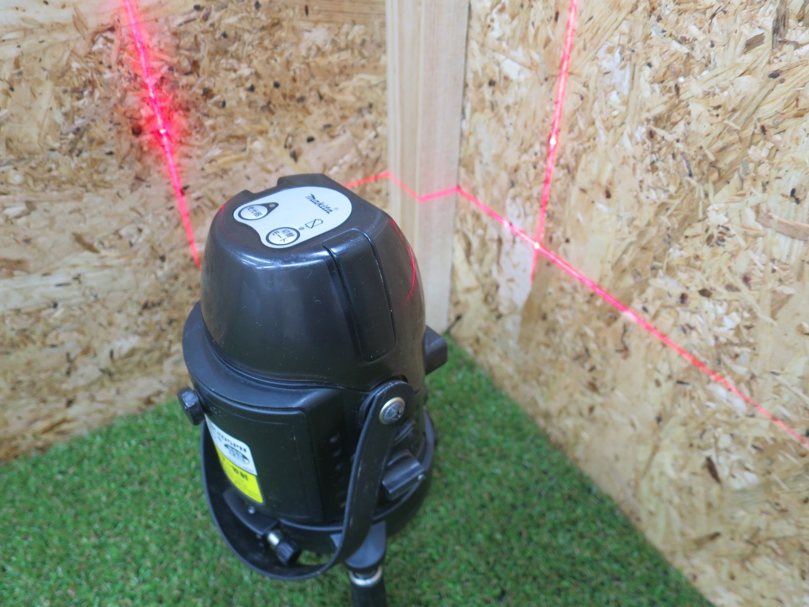 マキタ makita レーザー墨出し器 おおがね ろく 高輝度タイプ SK 205 PH