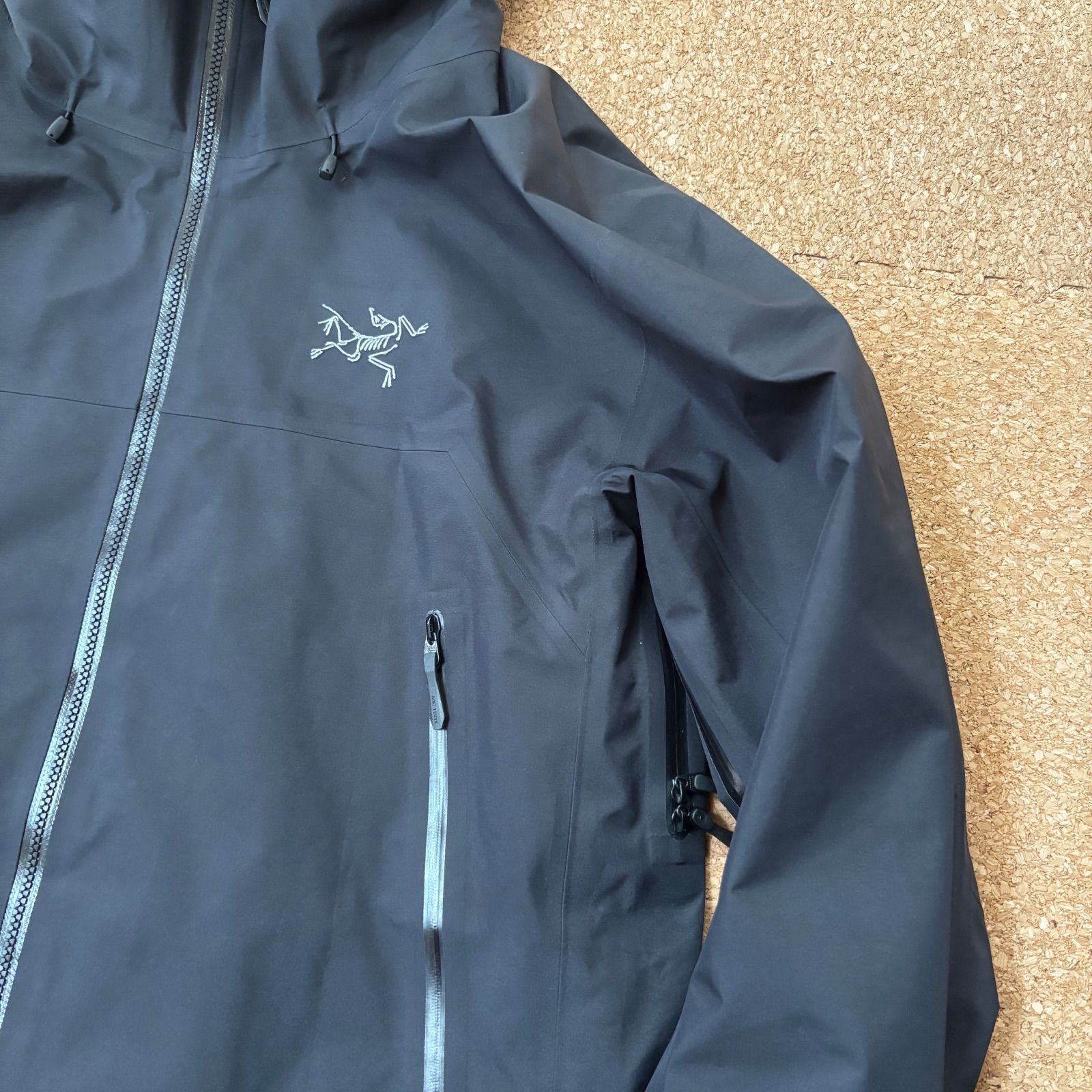 アークテリクス　ベータSL Ｍサイズ　黒　ナイロン　ゴアテックス アークテリクス ARC'TERYX マウンテンパーカー ベータSLジャケット