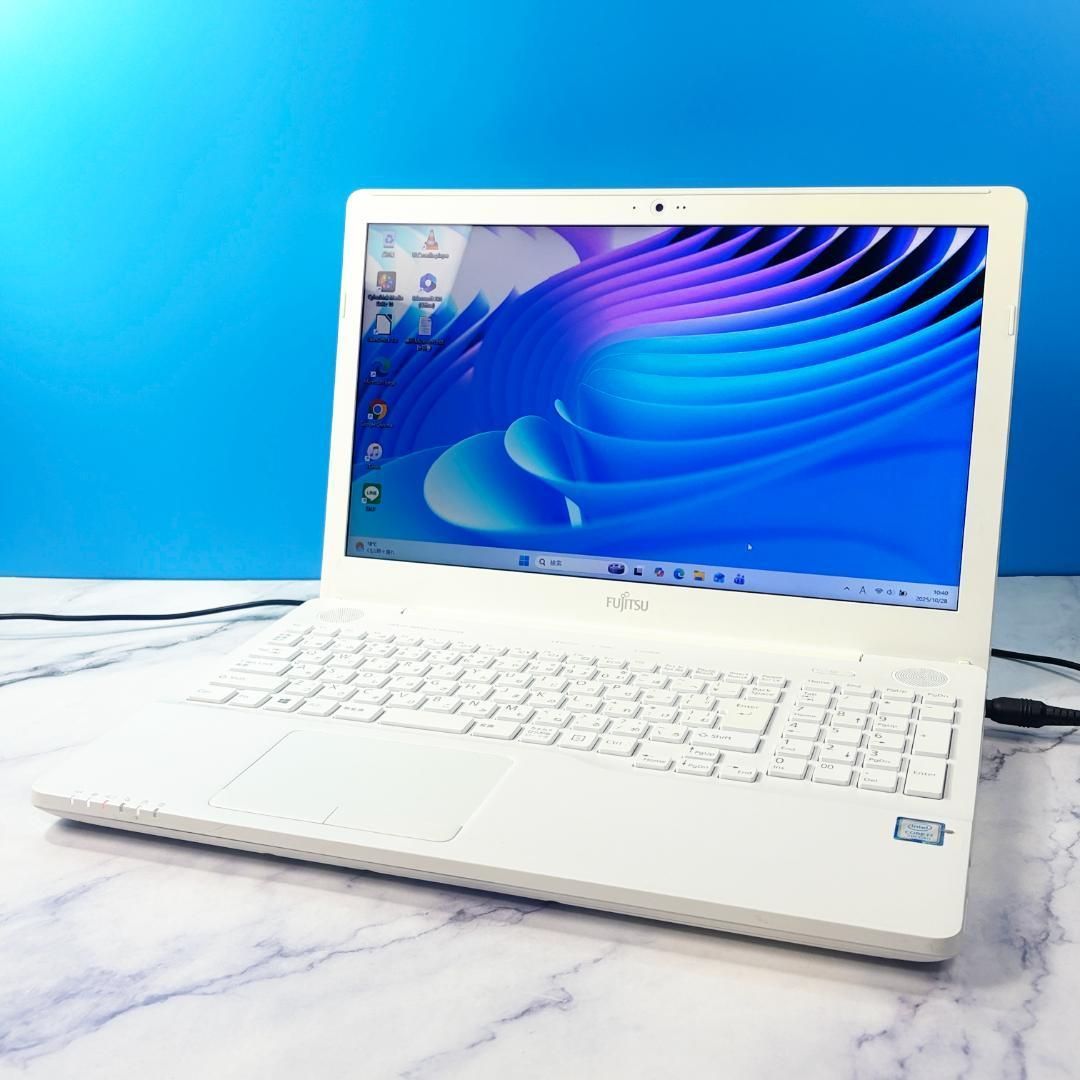 Corei7・16GB・SSD・DVDマルチ・Windows11・ホワイトノートパソコン