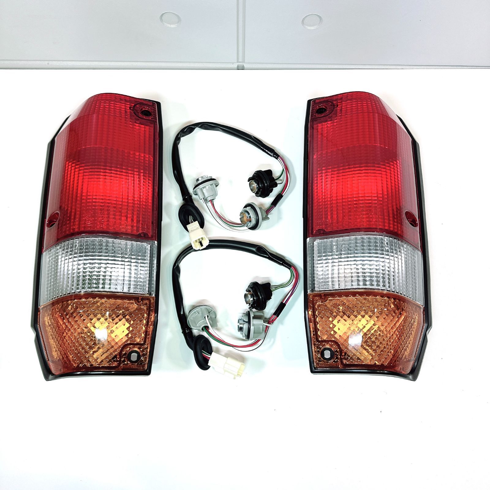 トヨタ純正品】ランクル70 テールランプ ハーネス付き ブレーキ 再再販