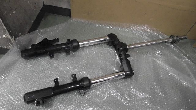 マジェスティS SG 28 J の ステム フロントフォーク