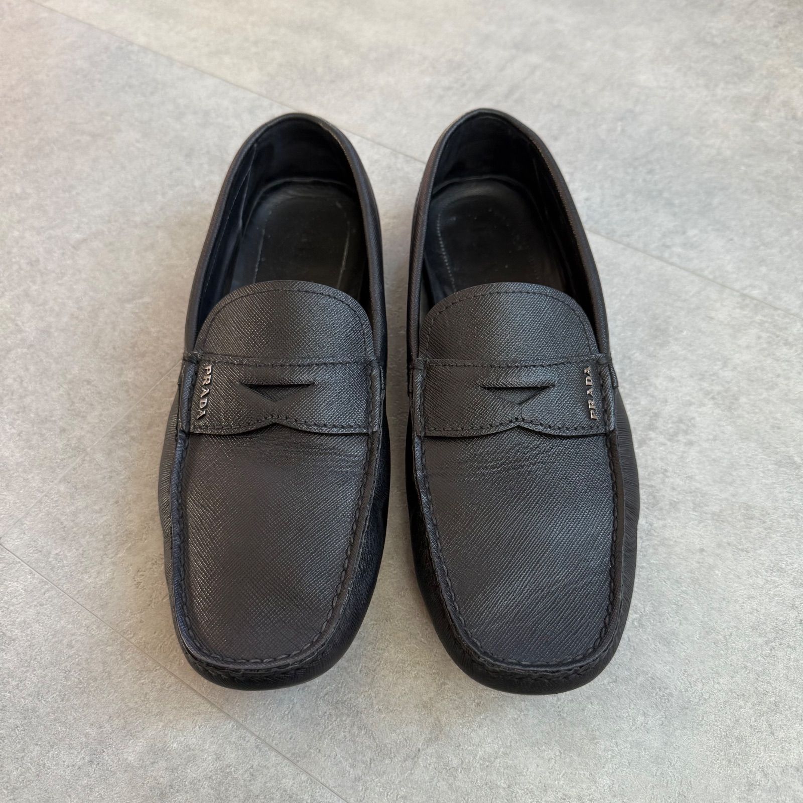 PRADA プラス サフィアーノレザー ロゴ ドライビングシューズ